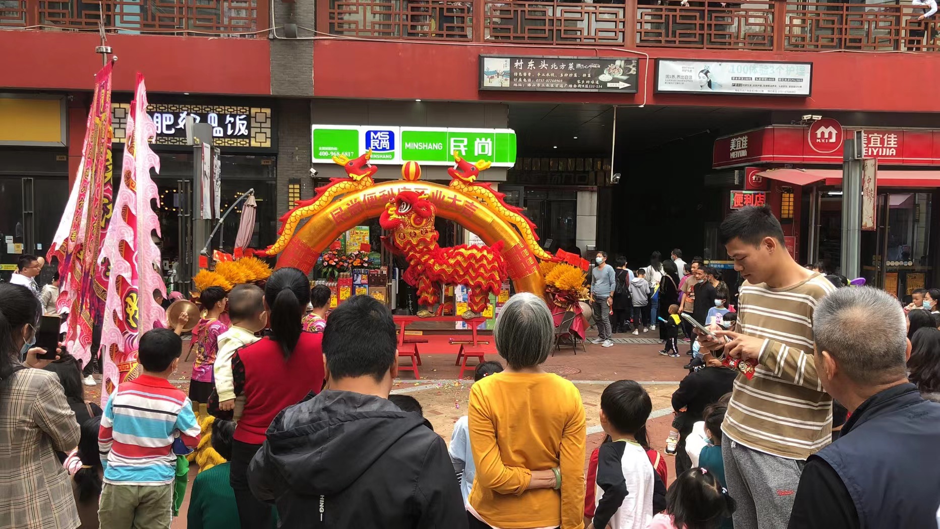 相較于其他實(shí)體店，便利店依然是一門好生意